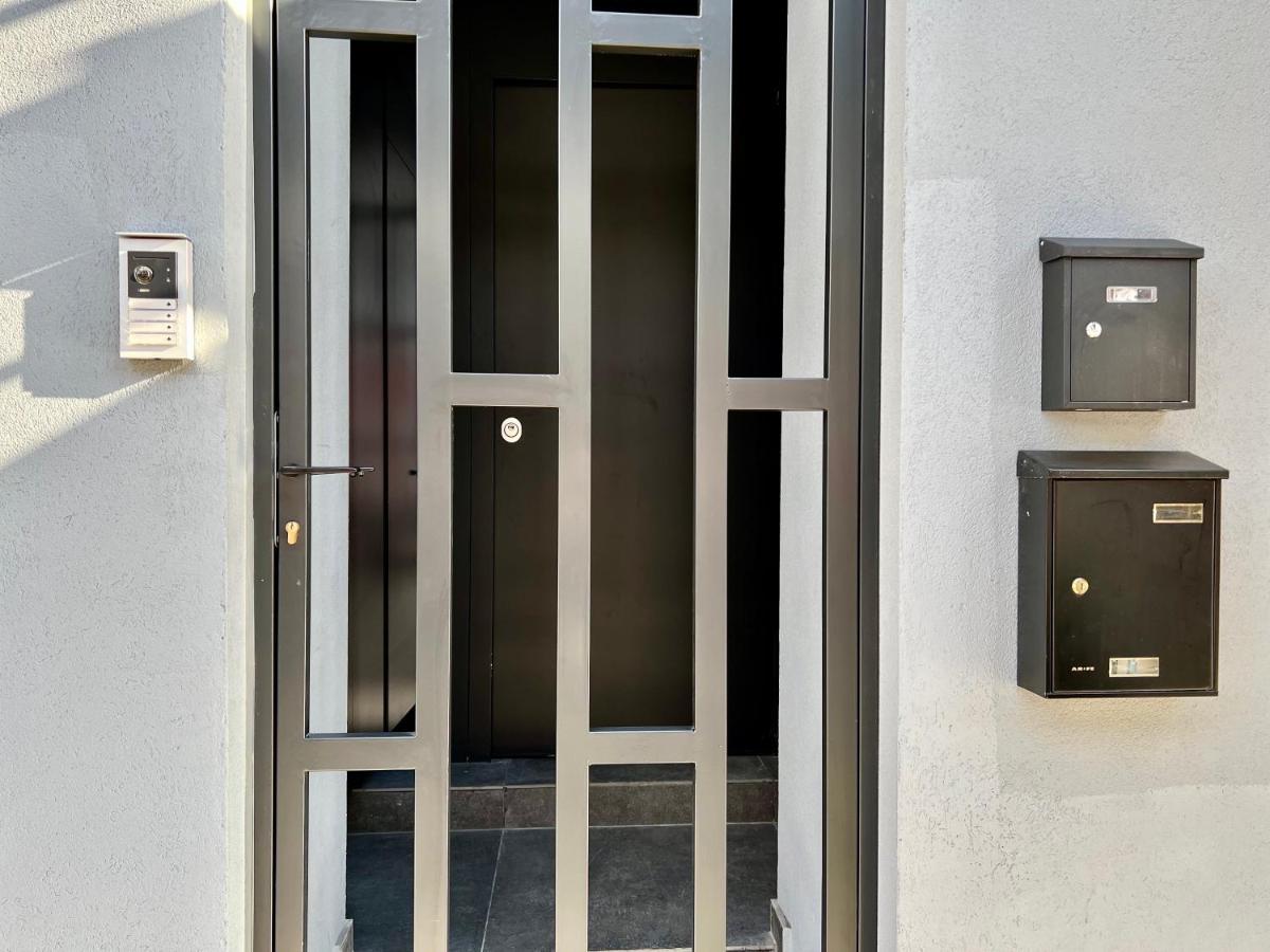T&T Luxury Apartments - Rooftop Jacuzzi Athens Exterior photo